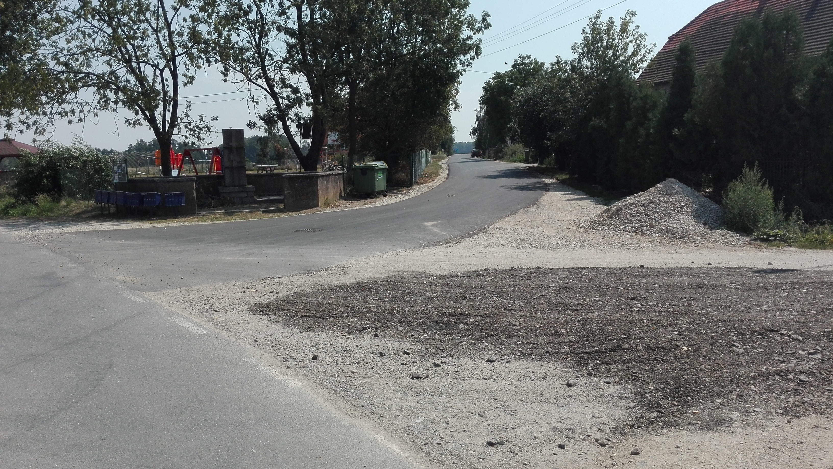 zdjęcie przedstawia nową nakładkę asfaltową
