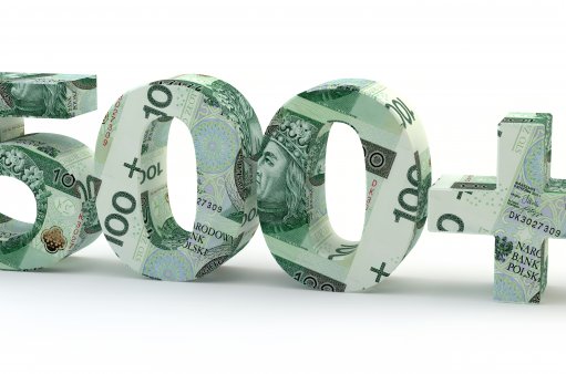 na obrazku 500 zrobione z banknotów
