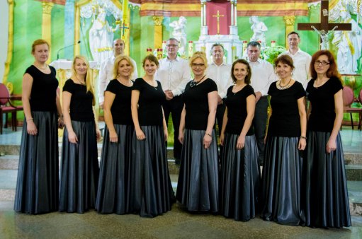 zdjęcie przedstawia zespół wokalny "A Capriccio" w kościele