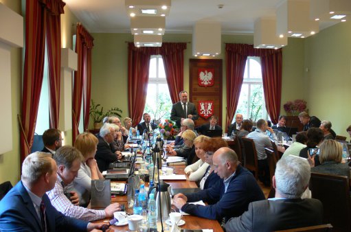 zdjęcie przedstawia sesję absolutoryjną Rady Miejskiej