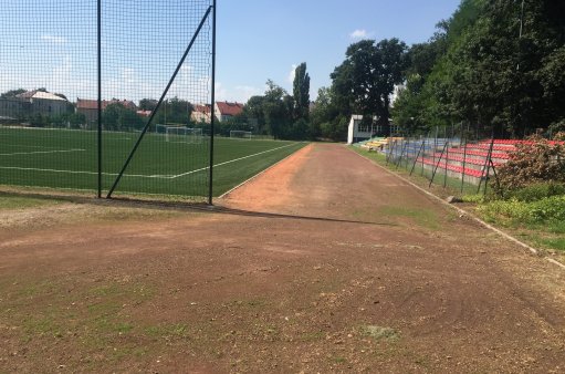 Fragment bieżni lekkoatletycznej przed modernizacją
