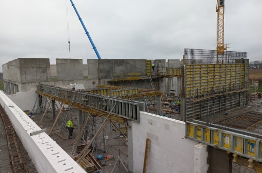 widok na budynek A2 i halę sportową